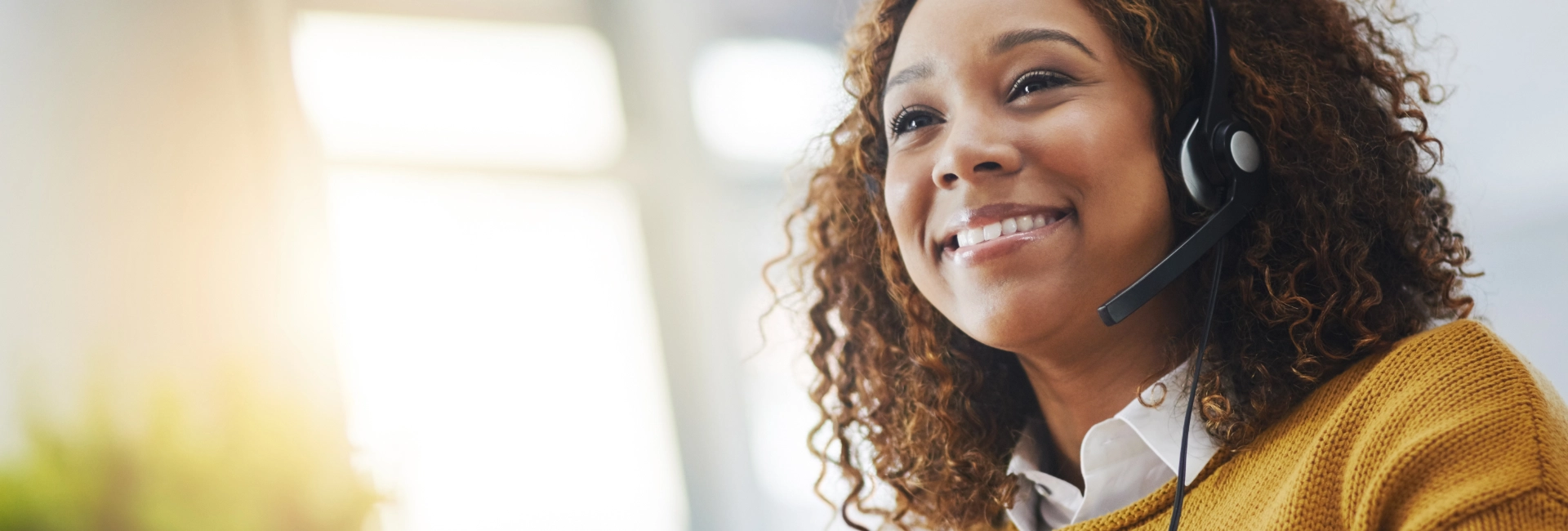 Customer Service Agent On Call Facing Left 1920X650
