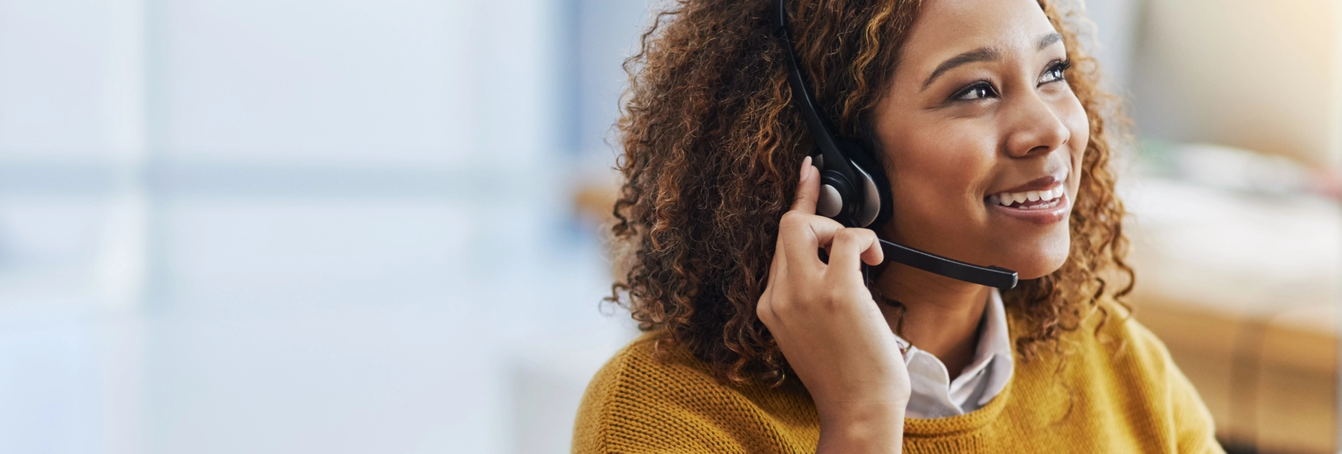 Customer Service Agent On Call Facing Right 1920X650